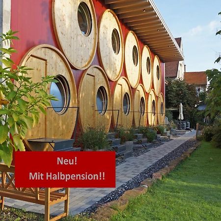 Rueedi - Weinfasshotel Trasadingen Εξωτερικό φωτογραφία