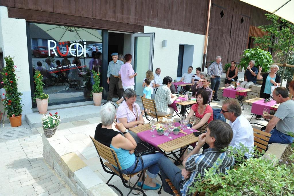 Rueedi - Weinfasshotel Trasadingen Δωμάτιο φωτογραφία